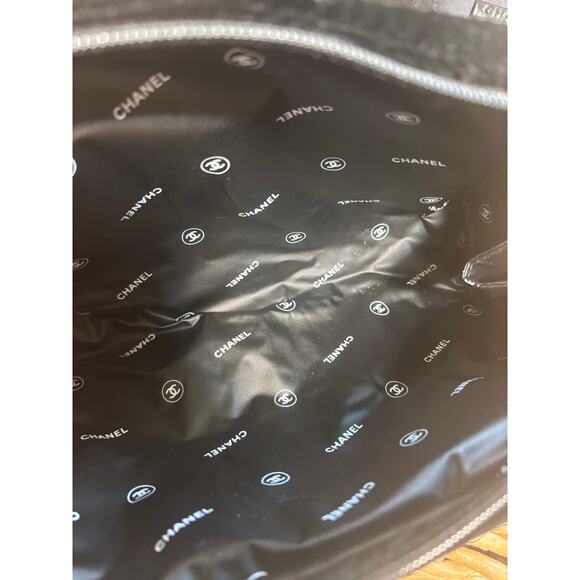 2 Chanel Parfums beauty cosmetic travel bags - Picture 8 of 8